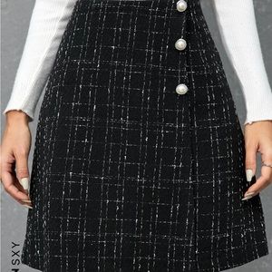 NWOT, Black tweed skirt with three pearls